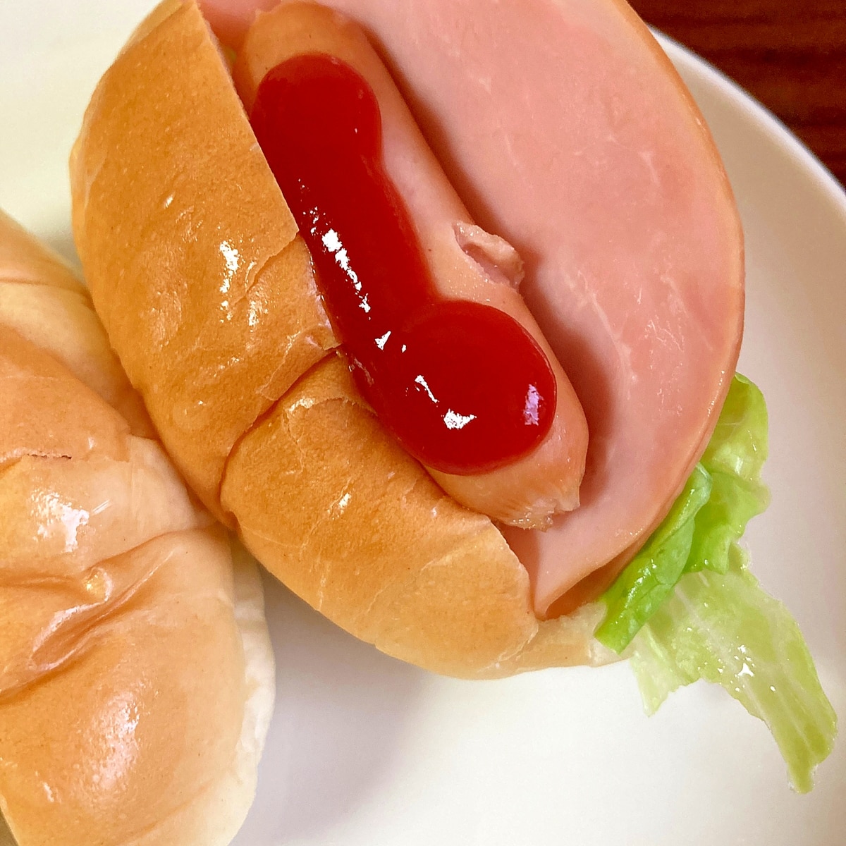 ロールパンで作るハムとレタスのホットドッグ レシピ 作り方 By 水玉模様 楽天レシピ